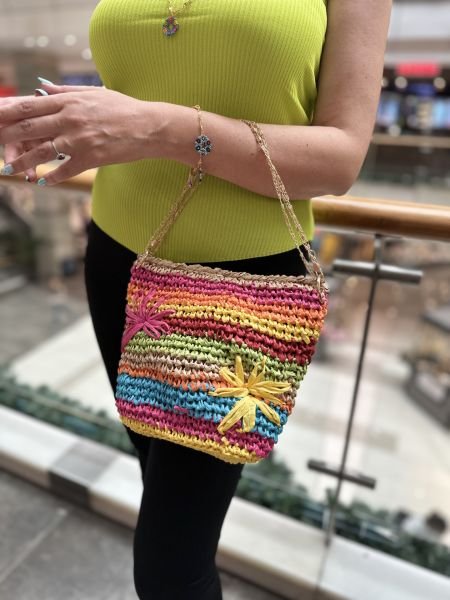 Zincir Detaylı Renkli Çanta
