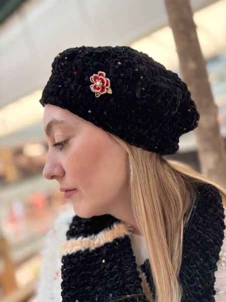 Mine İşleme Broş Detay Örgü Bere