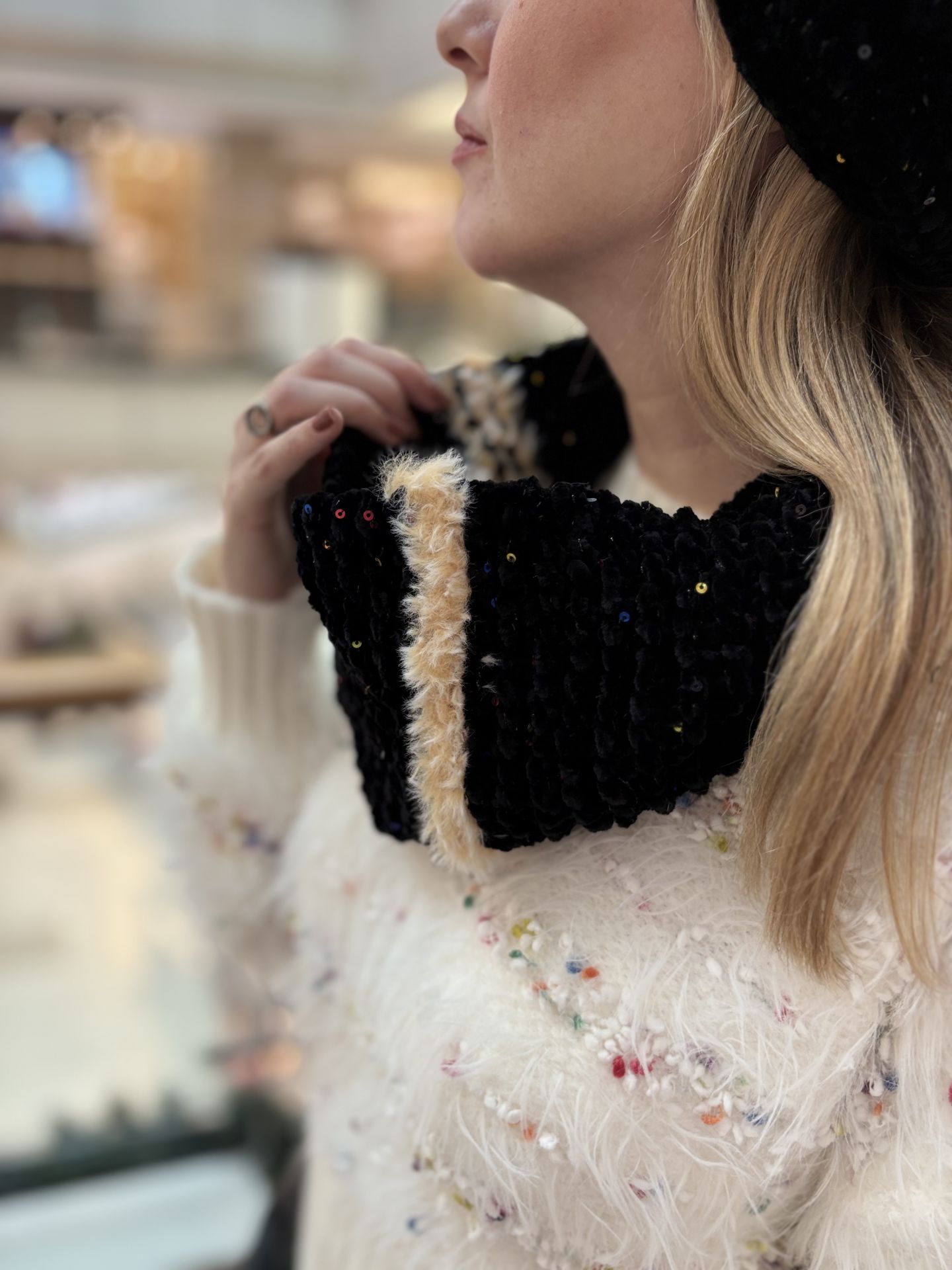 Kadife Pullu Kaşkol