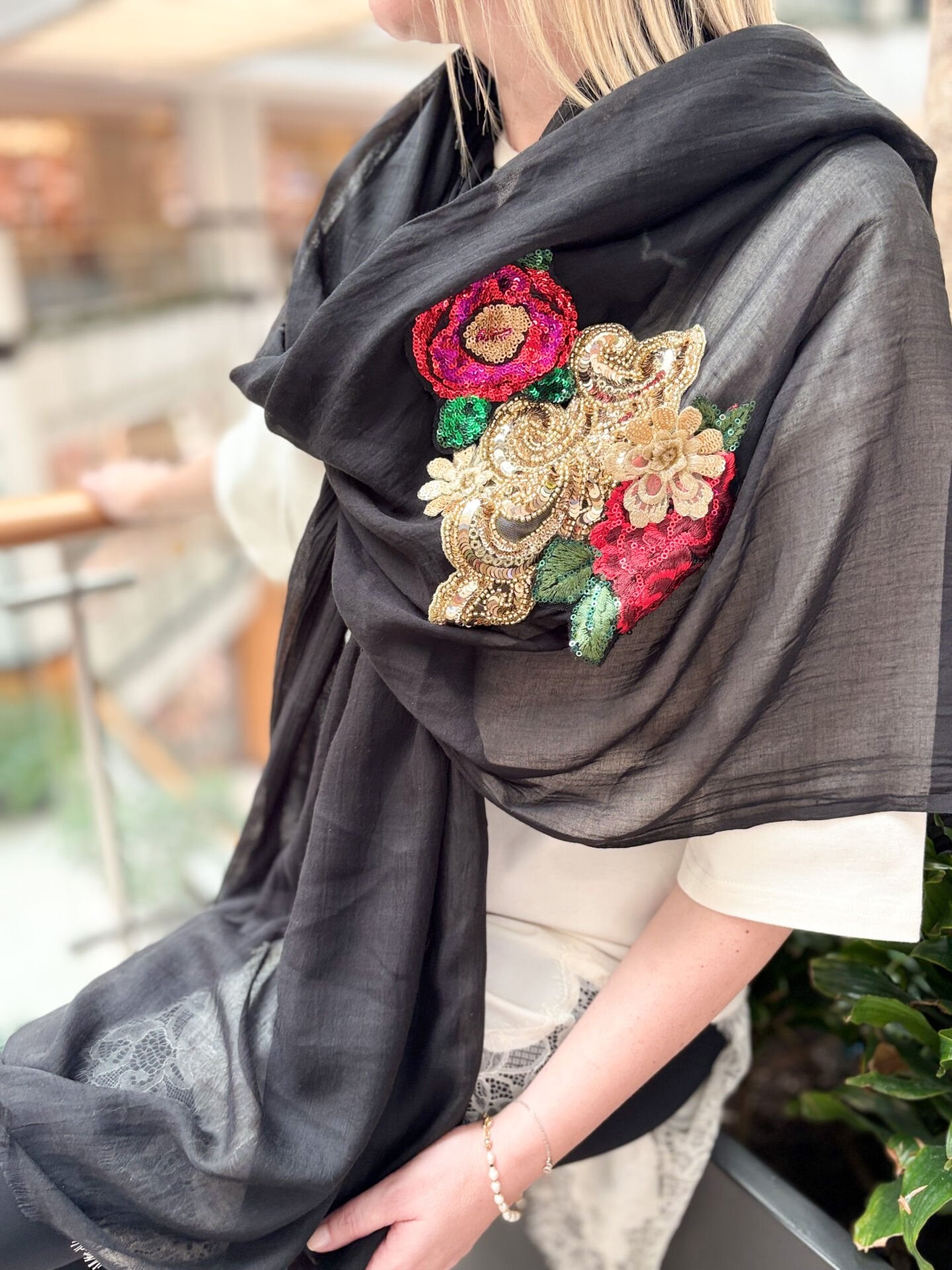 Özel Tasarım Nakış İşleme Şal (siyah)